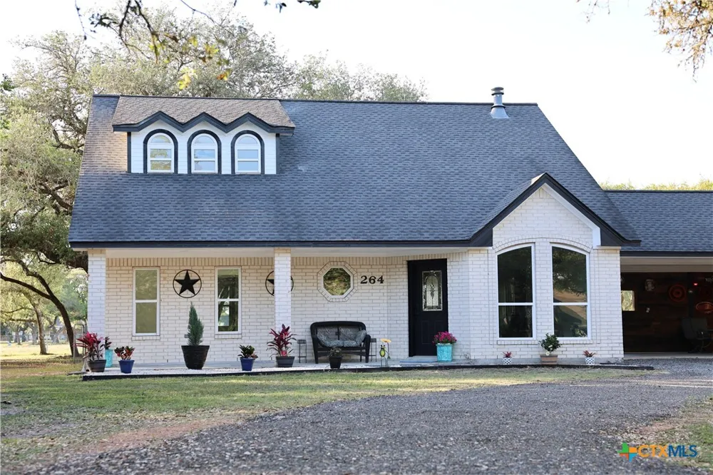264 Live Oak Drive Inez, TX 77968