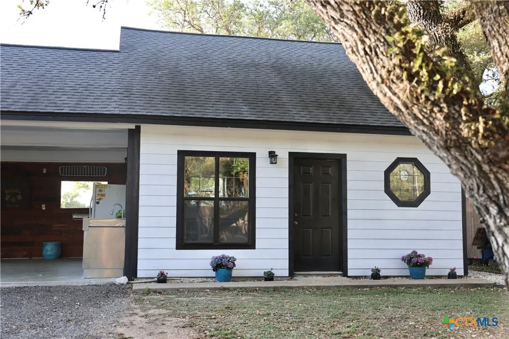 264 Live Oak Drive Inez, TX 77968