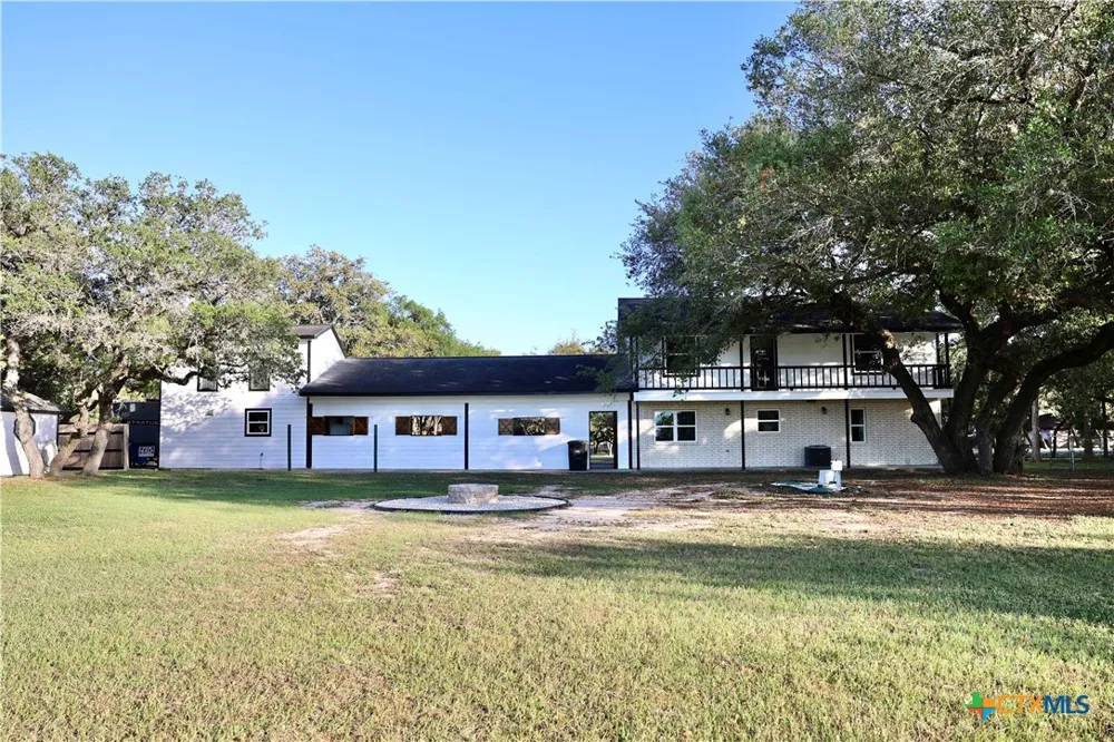 264 Live Oak Drive Inez, TX 77968