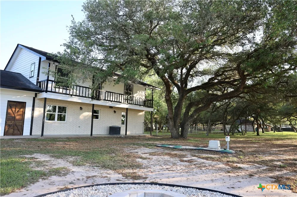264 Live Oak Drive Inez, TX 77968