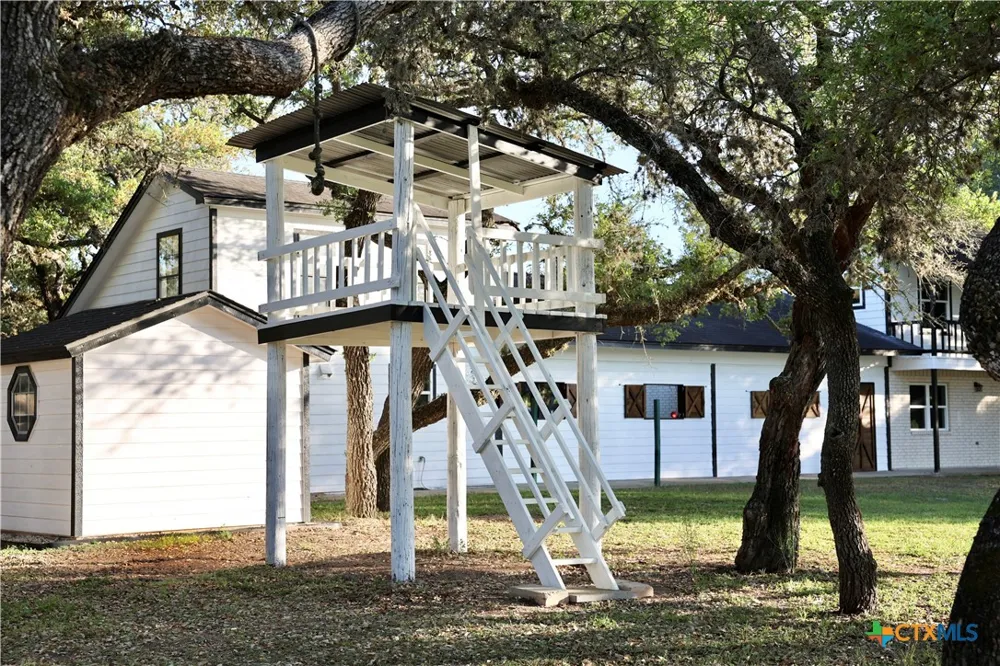 264 Live Oak Drive Inez, TX 77968