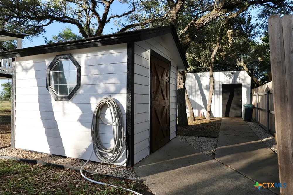 264 Live Oak Drive Inez, TX 77968