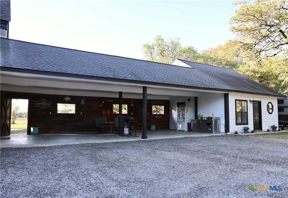 264 Live Oak Drive Inez, TX 77968