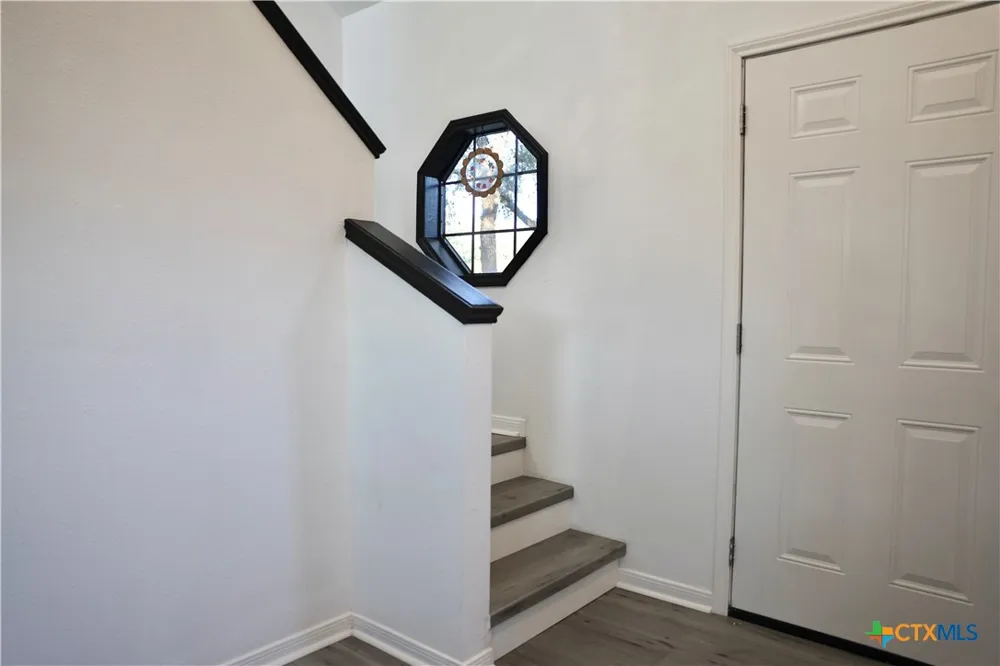 264 Live Oak Drive Inez, TX 77968