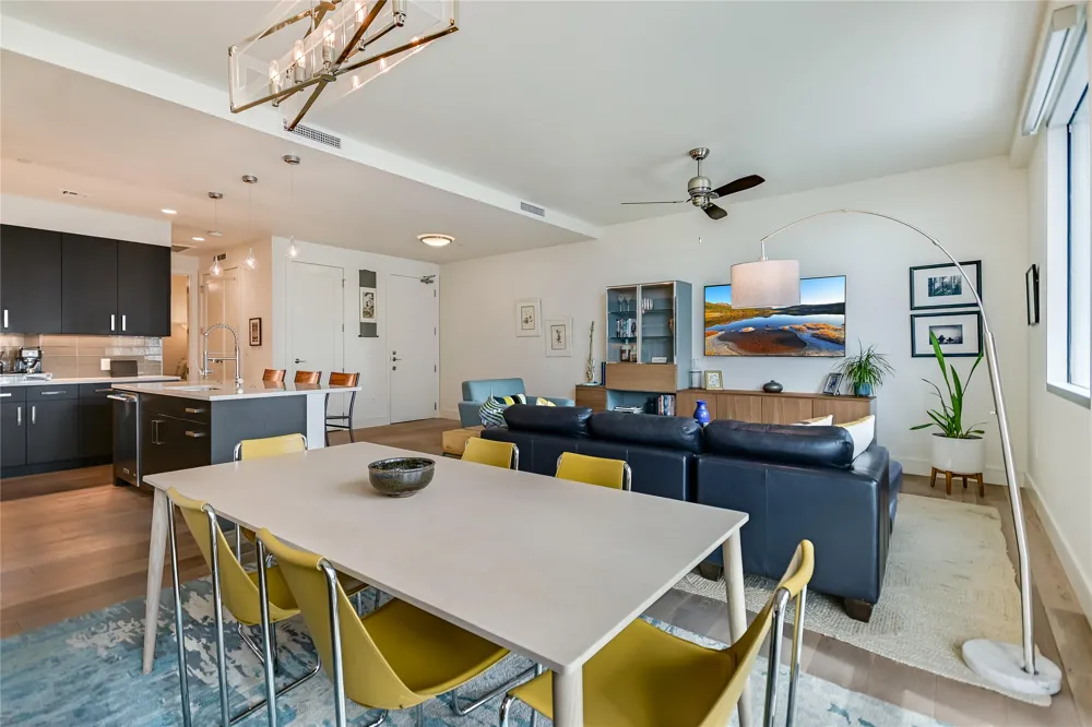 222 West Avenue #1613 Austin, TX 78701