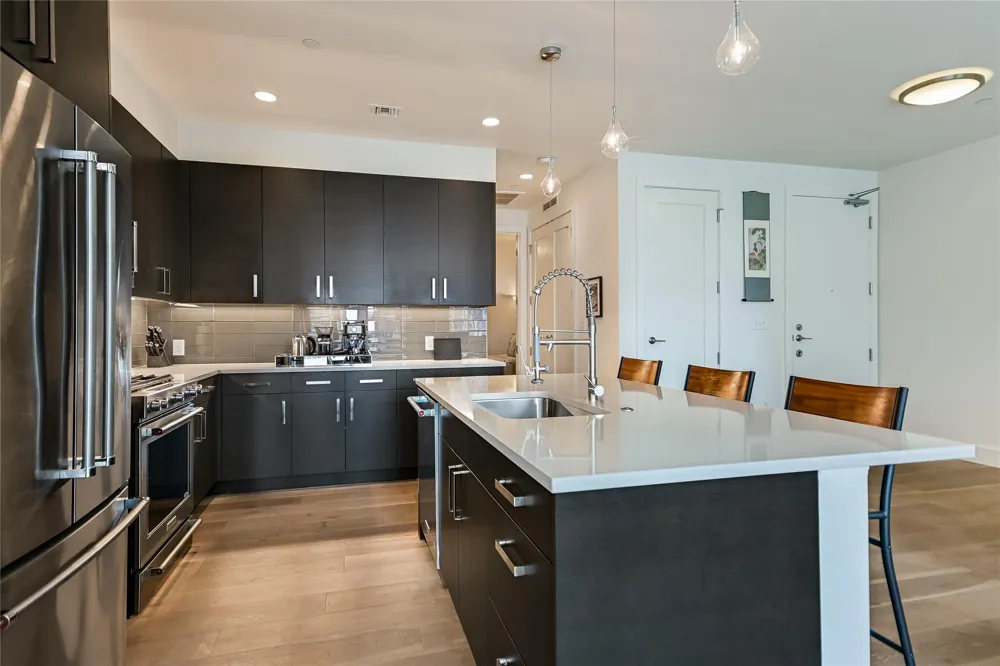 222 West Avenue #1613 Austin, TX 78701