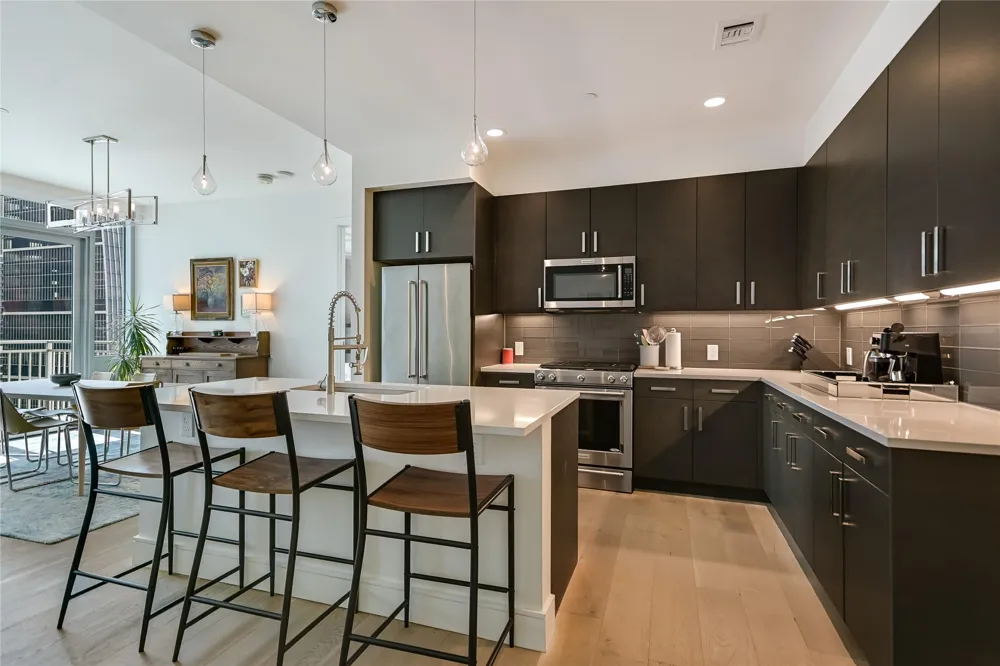 222 West Avenue #1613 Austin, TX 78701