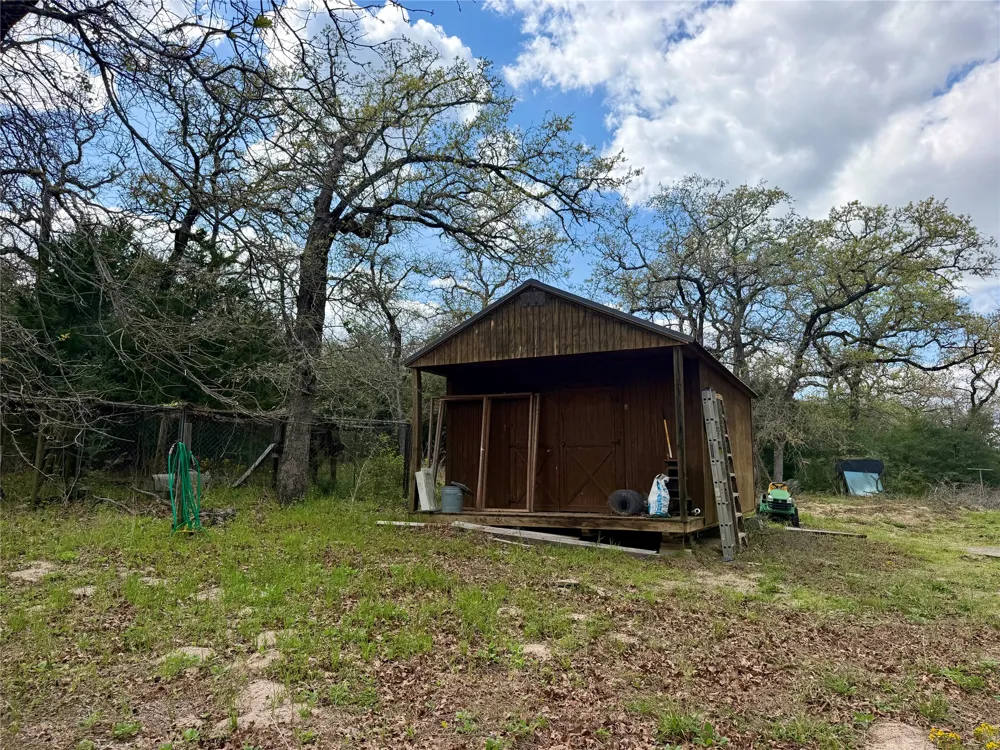 3950 Private Road 2015 Caldwell, TX 77836