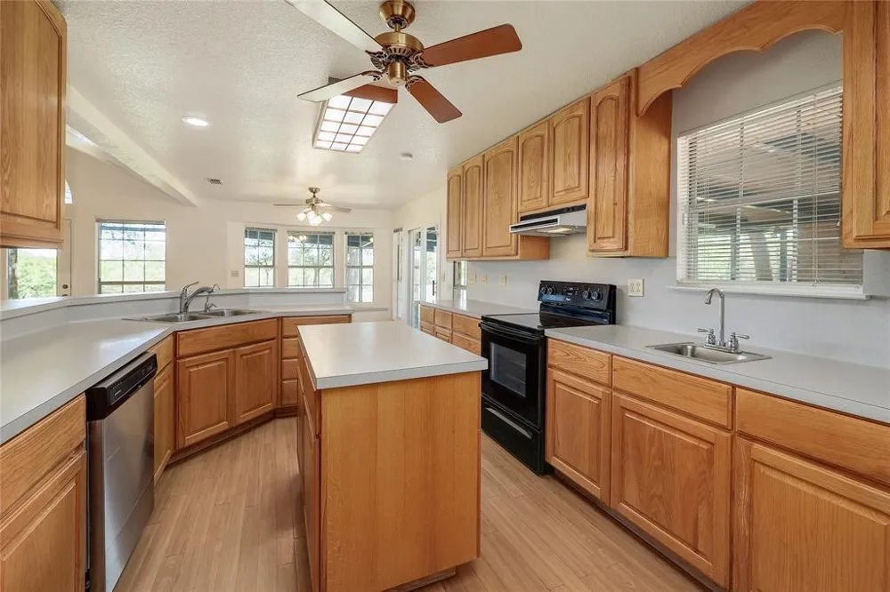 235 Mesquite Drive Cedar Creek, TX 78612