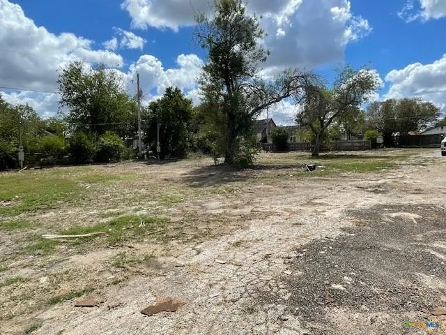 722 School Street Kenedy, TX 78119