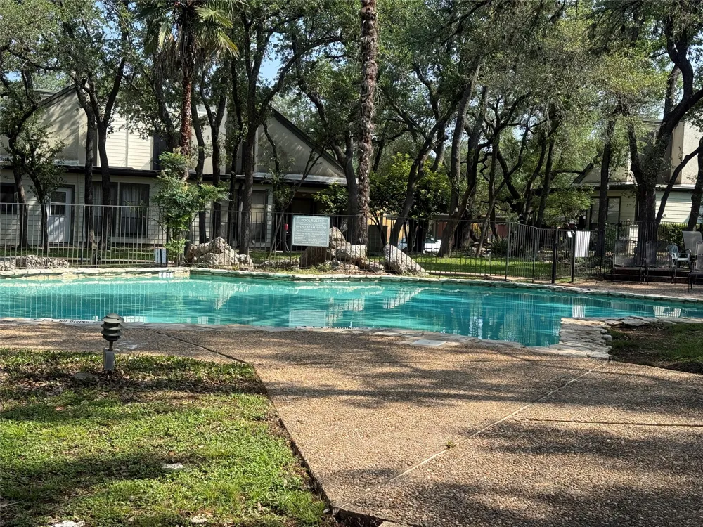 51 Casa Verde Street Lakeway, TX 78734