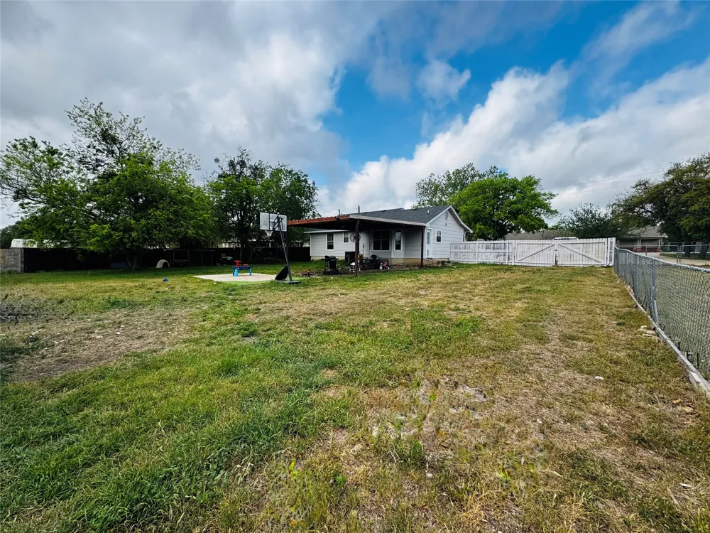 555 Live Oak Drive Bertram, TX 78605