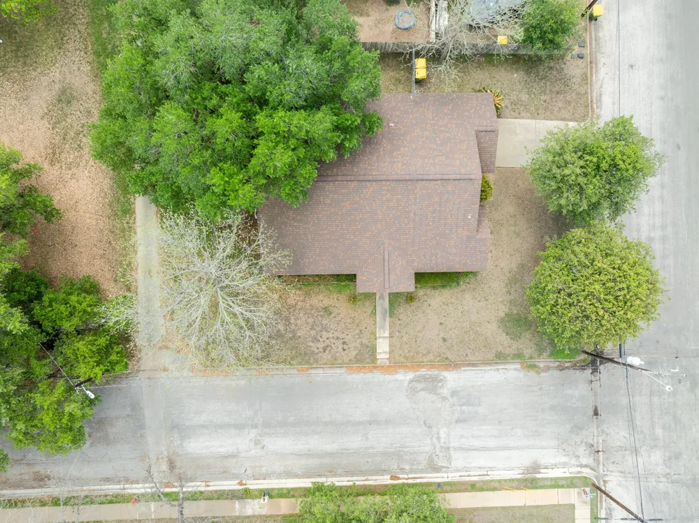 806 Saint Michael Street Gonzales, TX 78629