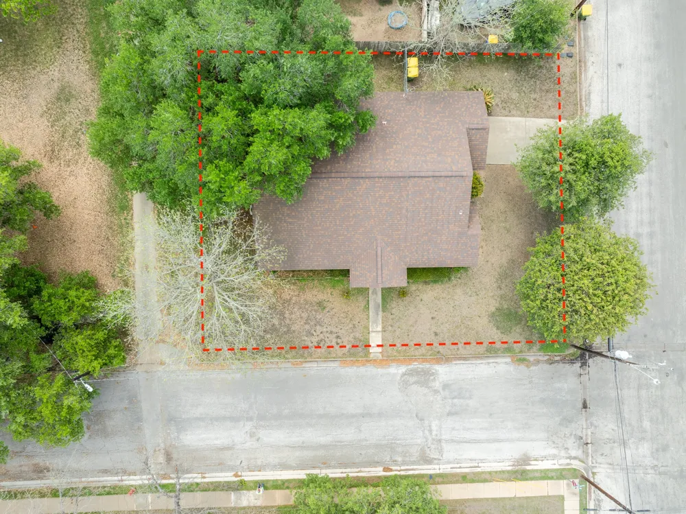 806 Saint Michael Street Gonzales, TX 78629
