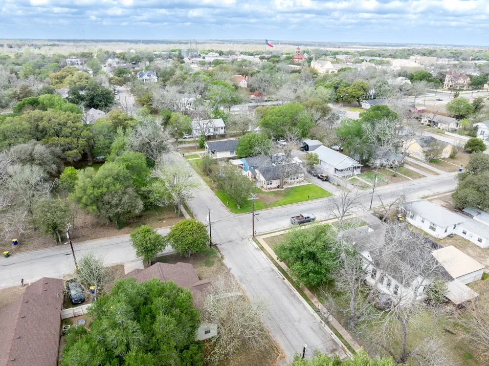 806 Saint Michael Street Gonzales, TX 78629