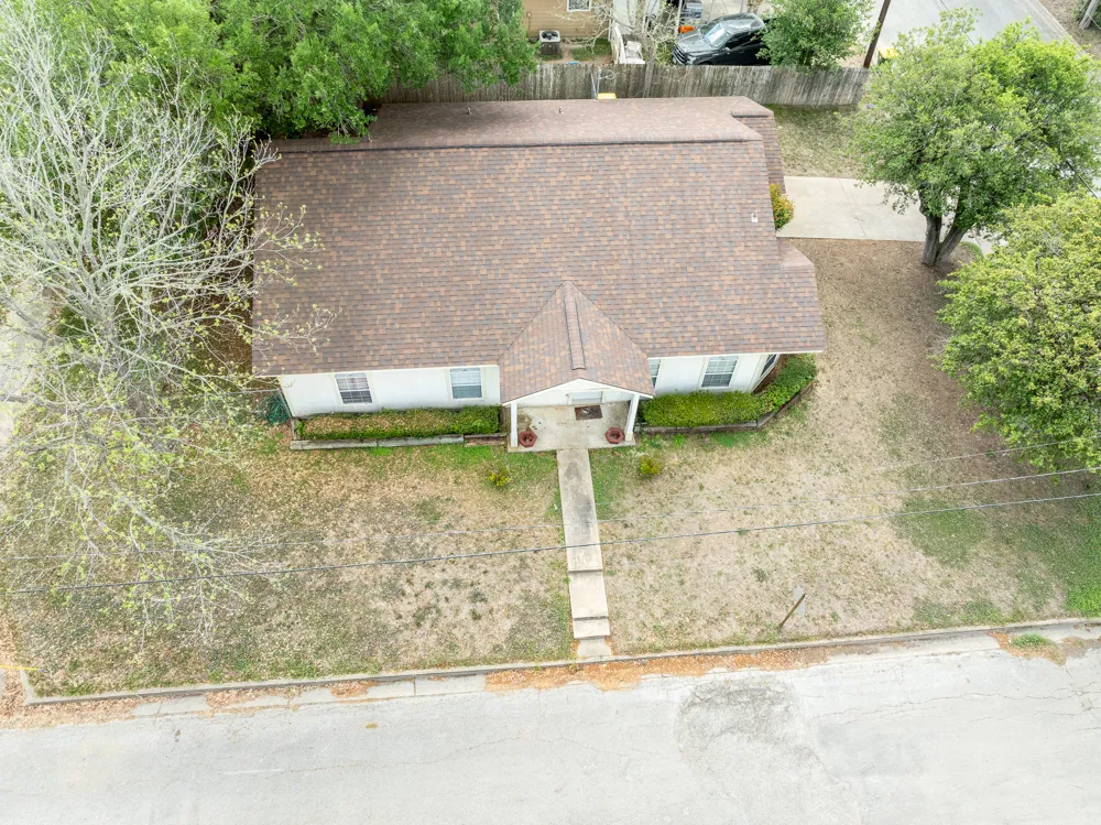 806 Saint Michael Street Gonzales, TX 78629