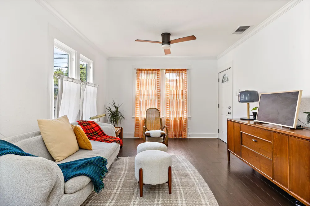 933 E 51st Street Austin, TX 78751