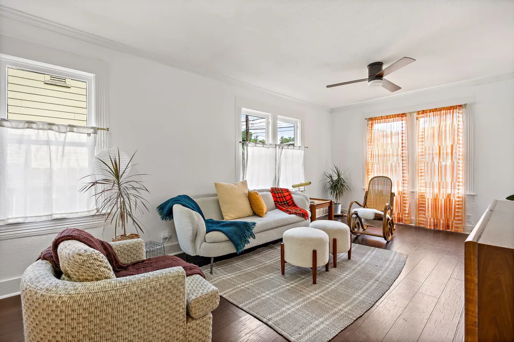 933 E 51st Street Austin, TX 78751