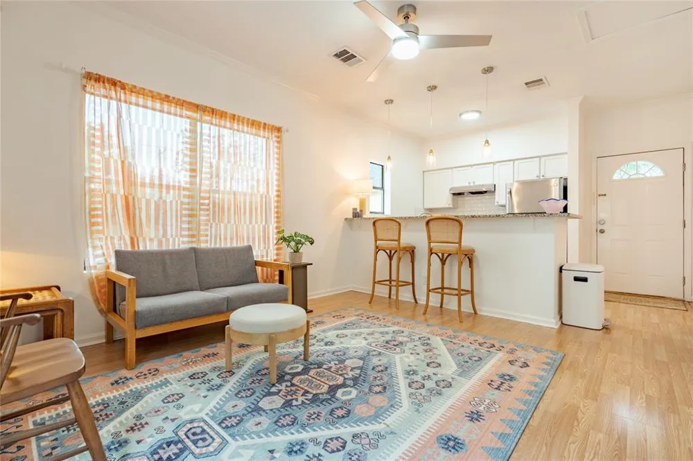 933 E 51st Street Austin, TX 78751