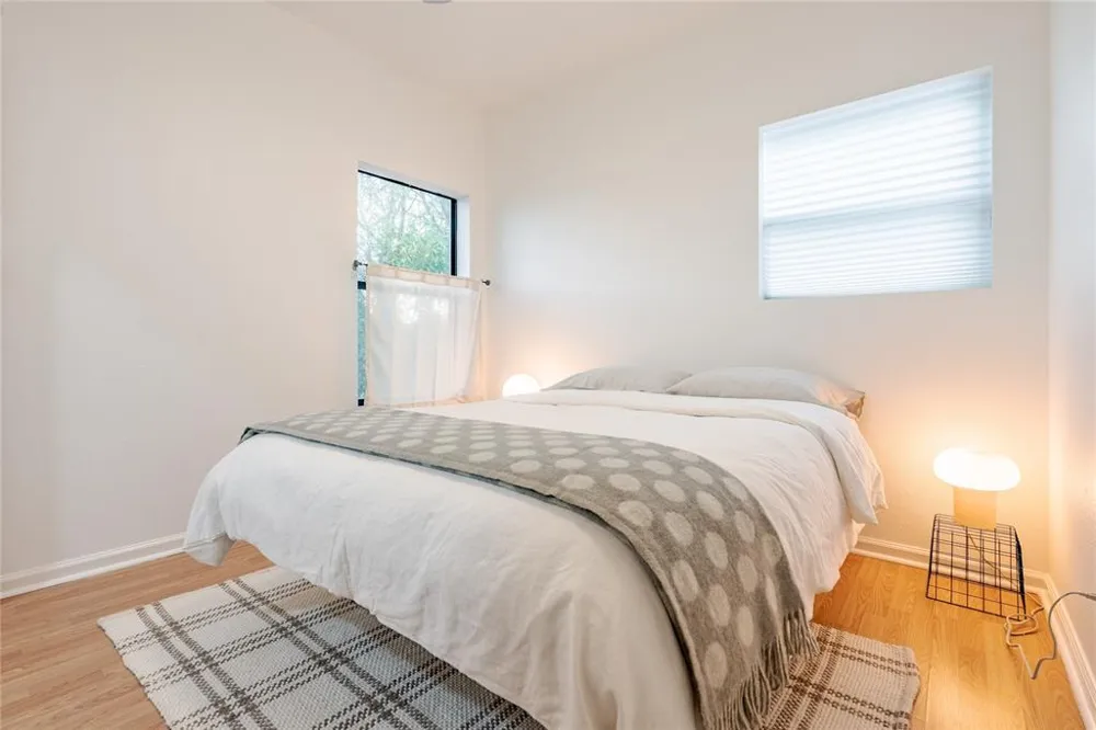933 E 51st Street Austin, TX 78751