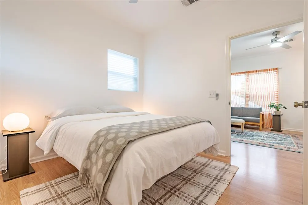 933 E 51st Street Austin, TX 78751