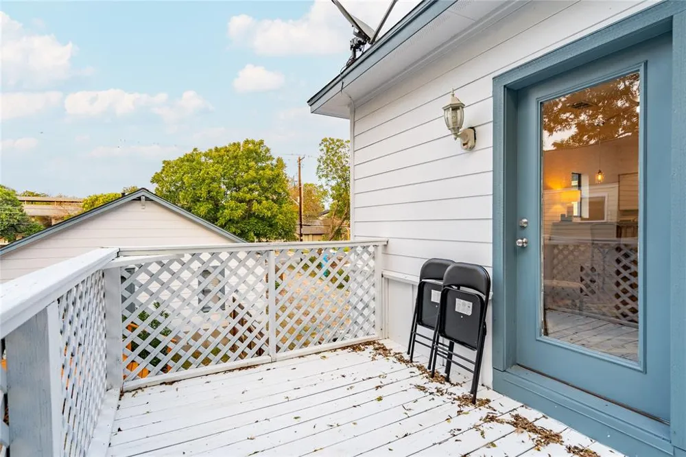 933 E 51st Street Austin, TX 78751
