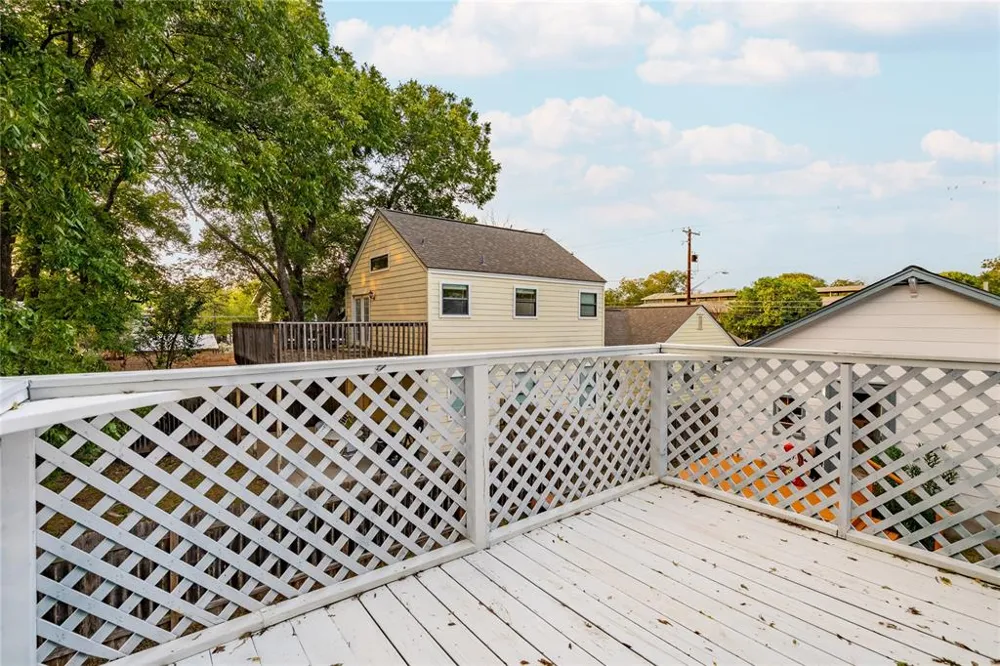 933 E 51st Street Austin, TX 78751