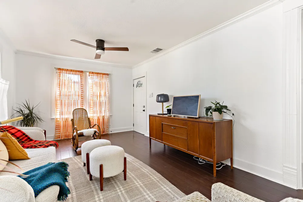 933 E 51st Street Austin, TX 78751