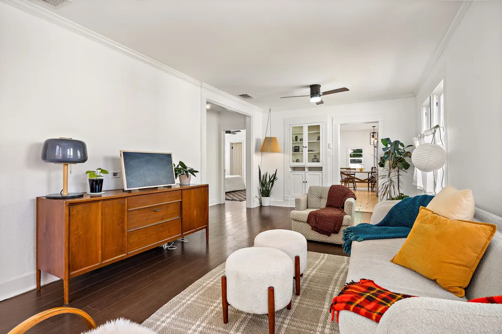 933 E 51st Street Austin, TX 78751