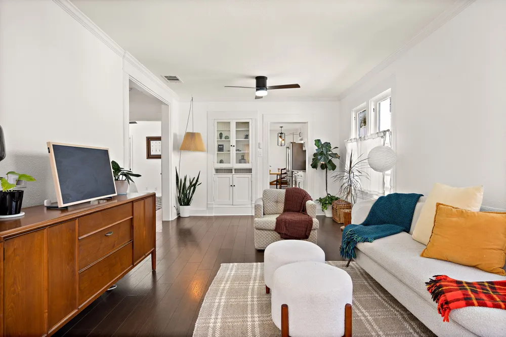 933 E 51st Street Austin, TX 78751