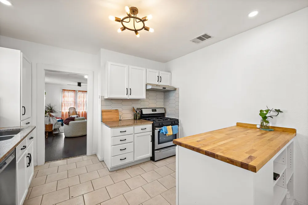 933 E 51st Street Austin, TX 78751