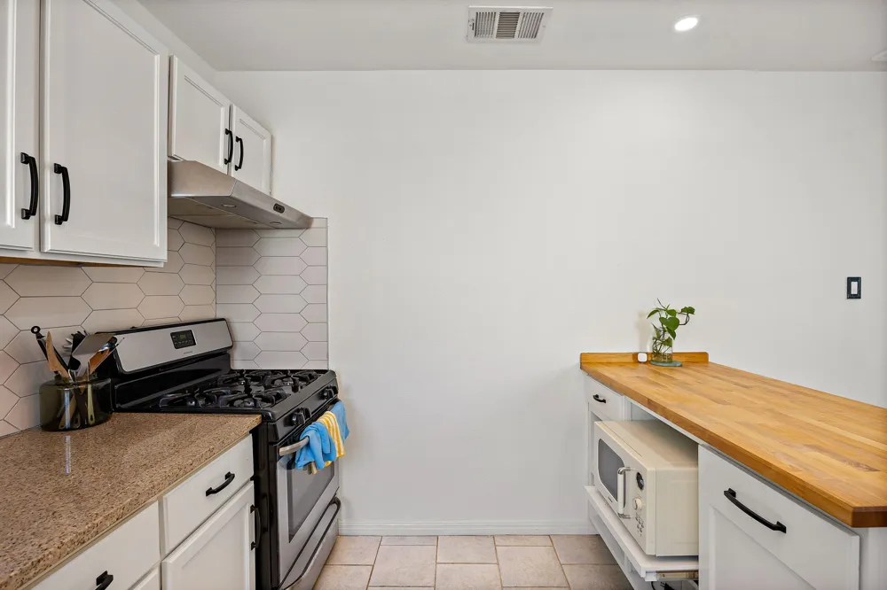 933 E 51st Street Austin, TX 78751