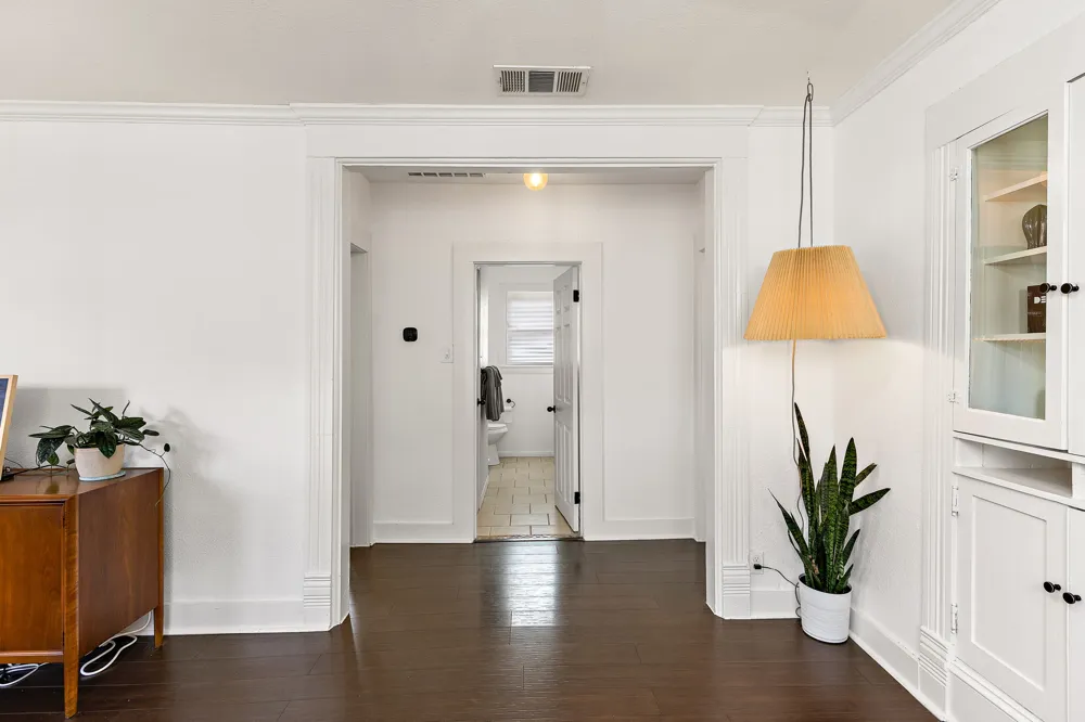 933 E 51st Street Austin, TX 78751