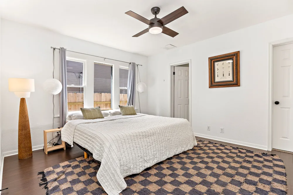 933 E 51st Street Austin, TX 78751