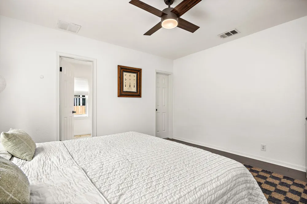 933 E 51st Street Austin, TX 78751
