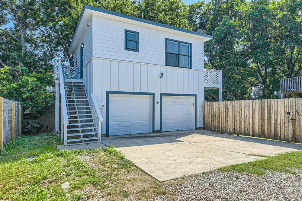 933 E 51st Street Austin, TX 78751