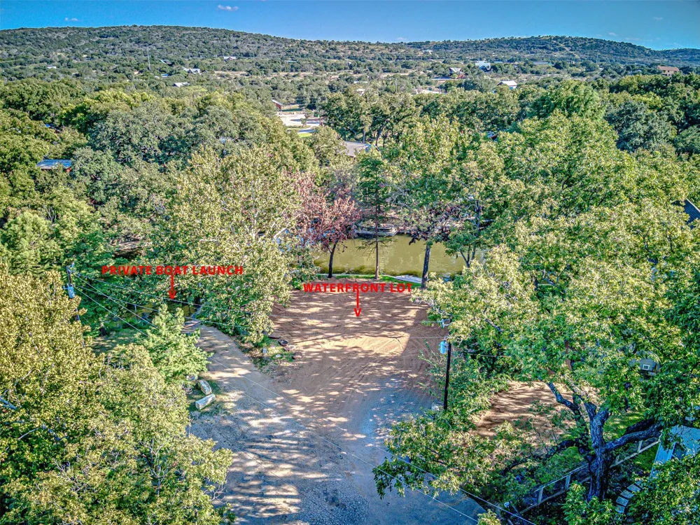 1336 S Lakeside Drive Kingsland, TX 78611