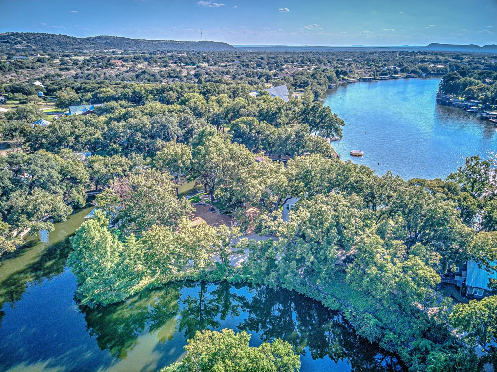1336 S Lakeside Drive Kingsland, TX 78611