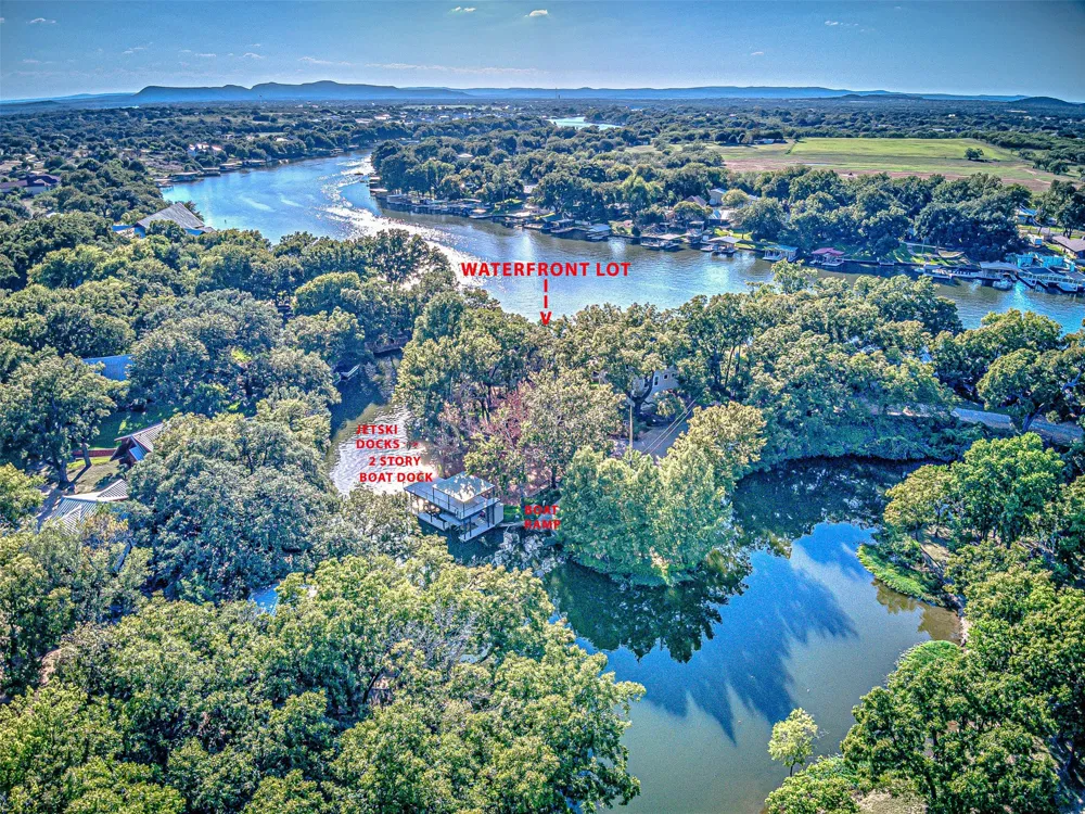 1336 S Lakeside Drive Kingsland, TX 78611