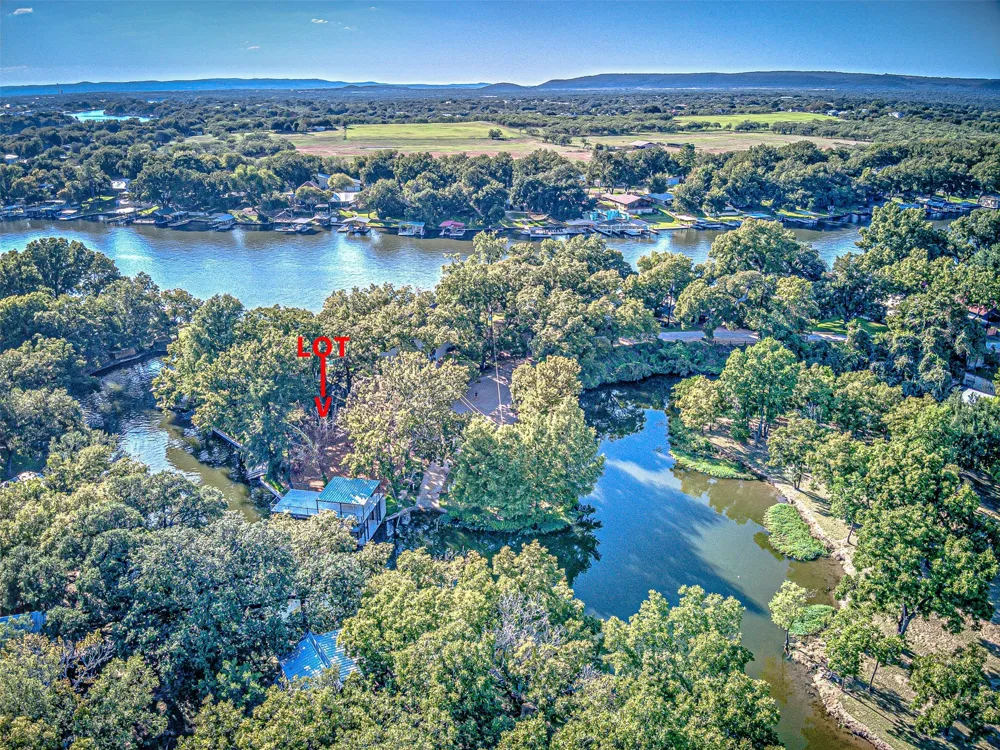 1336 S Lakeside Drive Kingsland, TX 78611