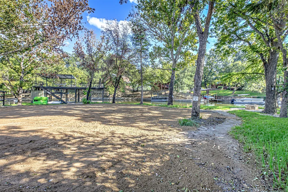1336 S Lakeside Drive Kingsland, TX 78611