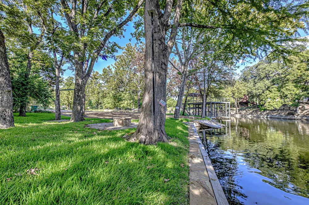 1336 S Lakeside Drive Kingsland, TX 78611