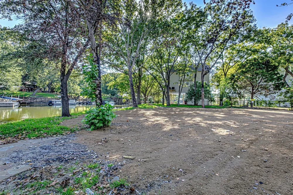 1336 S Lakeside Drive Kingsland, TX 78611
