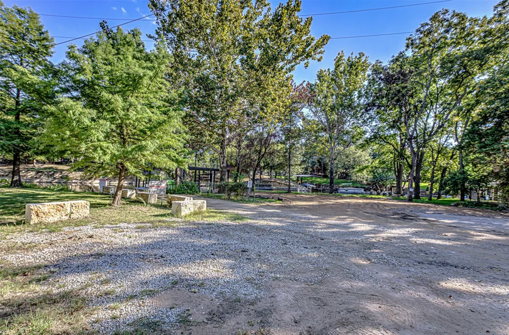 1336 S Lakeside Drive Kingsland, TX 78611