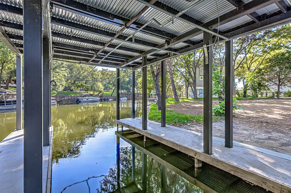 1336 S Lakeside Drive Kingsland, TX 78611