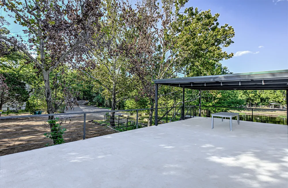 1336 S Lakeside Drive Kingsland, TX 78611