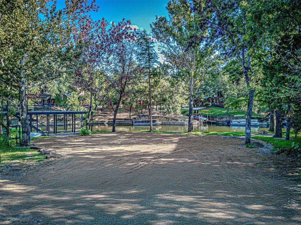 1336 S Lakeside Drive Kingsland, TX 78611