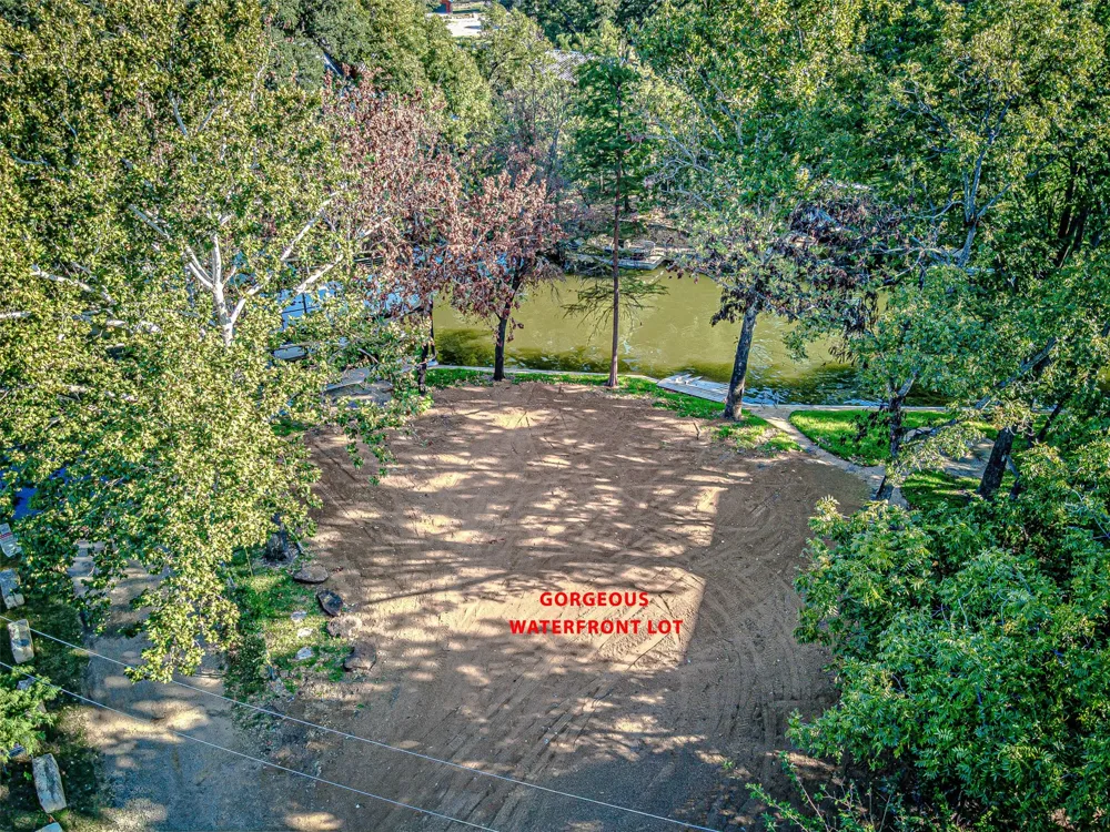 1336 S Lakeside Drive Kingsland, TX 78611