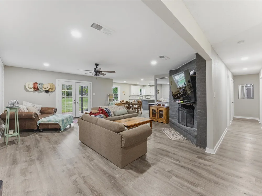 15720 W Highway 22 Blooming Grove, TX 76626