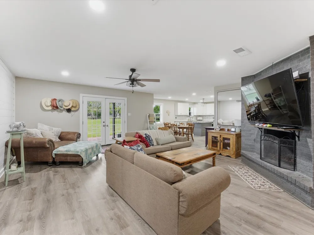 15720 W Highway 22 Blooming Grove, TX 76626